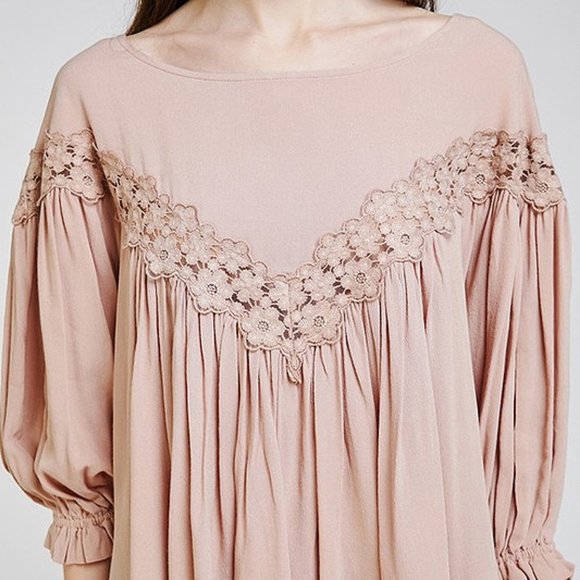 NEW Latte Mauve Shirred Floral Crochet Lace Inset Flowy Ruffle Boho Blouse Top M - Picture 7 of 9